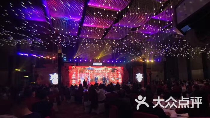 金陵饭店·婚宴:在金陵饭店二期昆仑厅参加了