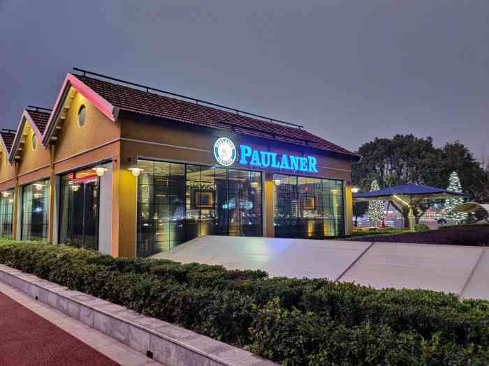 宝莱纳餐厅(陆家嘴店"这家在滨江大道里 环境还不错 下午去的.