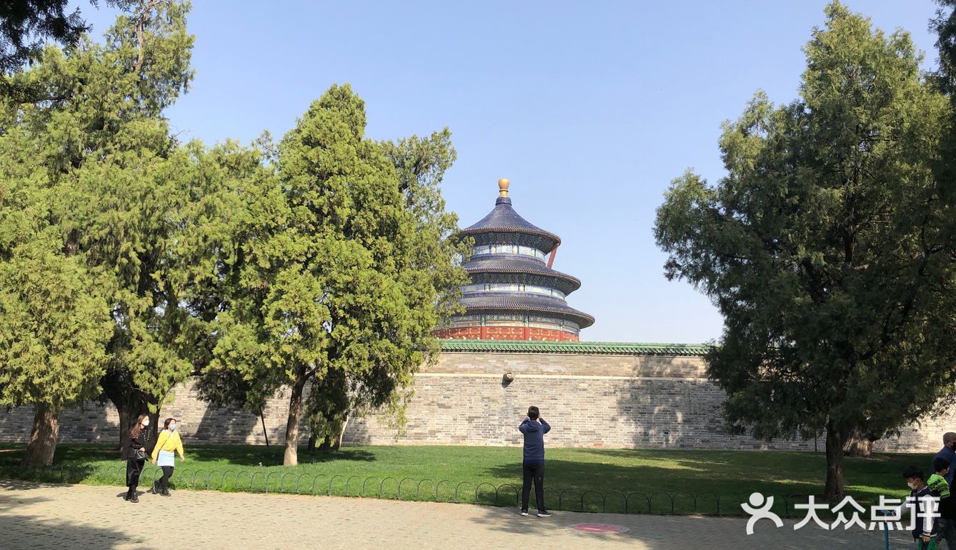 风景如画的天坛公园是明,清两代皇帝"祭天""祈谷"的