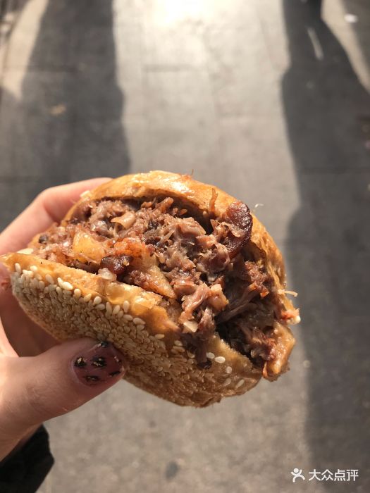 烧饼夹烧牛肉