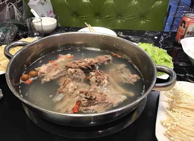 养生羊蝎子锅,量挺大的,很实惠.
