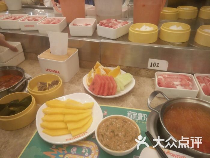 龙歌自助回转火锅(卓越大融城店)的点评