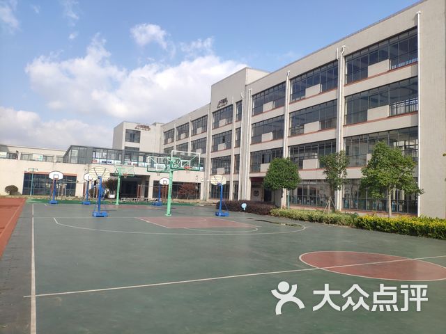 武进区鸣凰中心小学