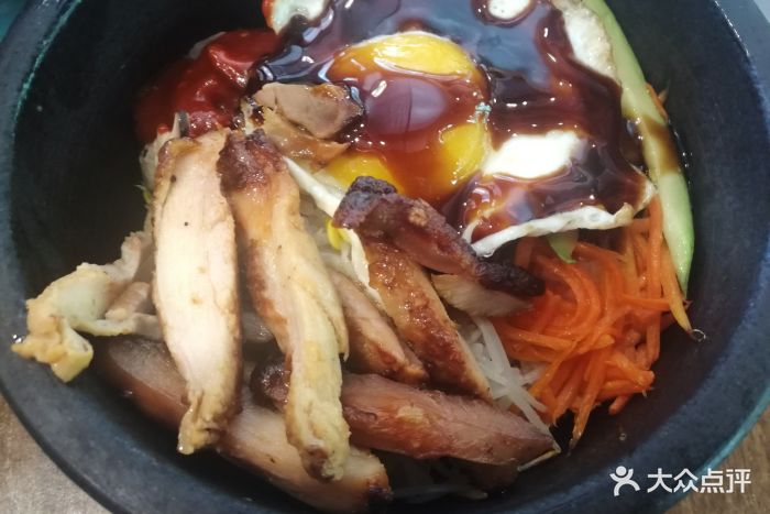 鸡扒石锅拌饭