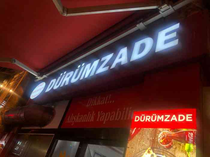 durumzade-"店不大,没在独立大街上,在旁边的一条小路.