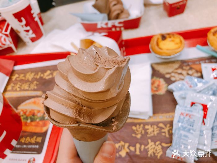 肯德基(世都百货店)巧克力冰淇淋甜筒图片