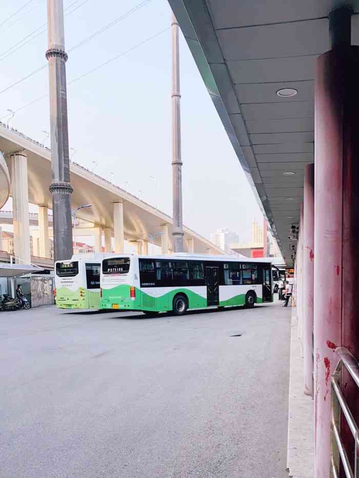 新西南汽车站-"松梅专线是松江公交公司开行的,由松江大学.