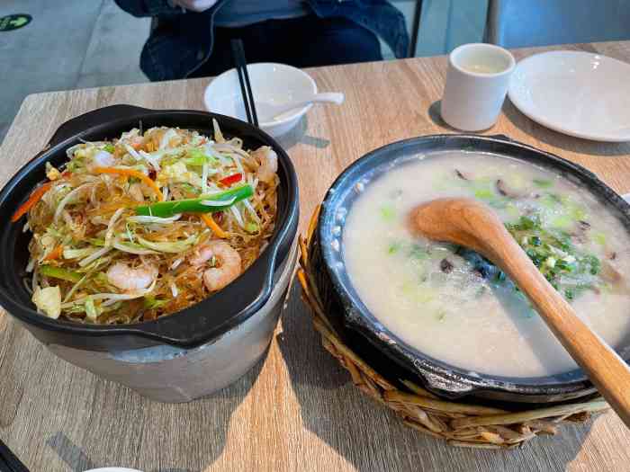 源香砂锅粥(雨花客厅店"工作日午休时间和小姐妹出来逛山姆,中午一.