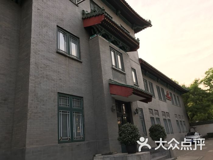 翠明庄宾馆:原先中组部的招待所,位置非常好.北