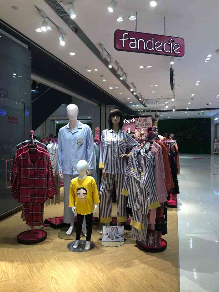 fandecie(海信广场店)-"海信广场的芬狄诗专柜.还是非常喜欢在海.