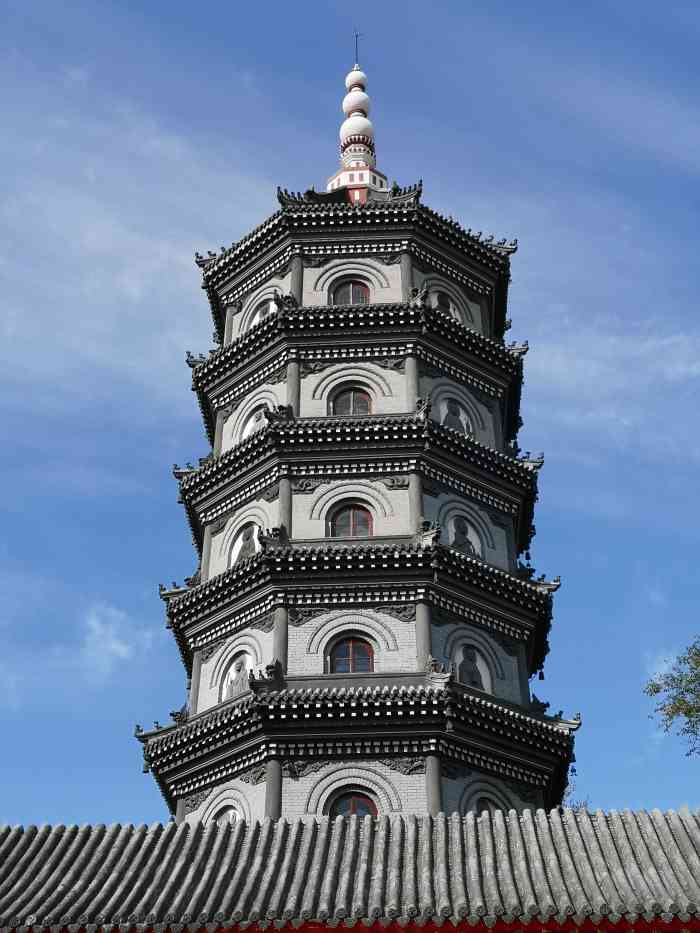 七级浮屠塔-"哈尔滨七级浮屠塔在极楽寺中,这座寺院建造.