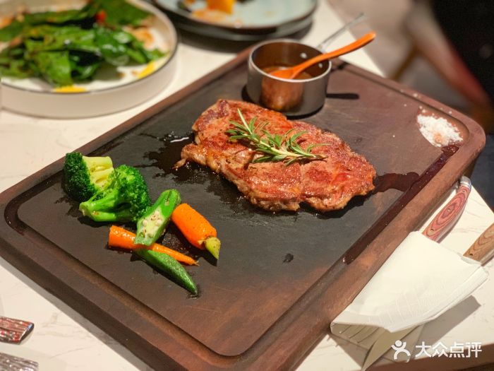 手工现切特选澳洲黑安格斯牛排