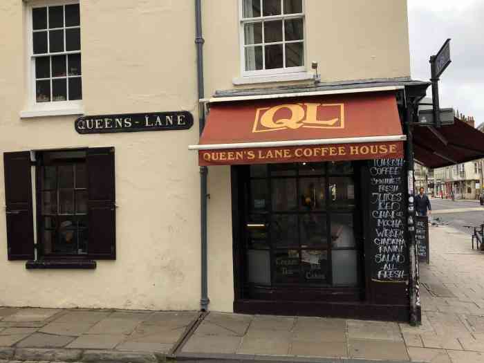 queen"s lane coffee house-"街边随意偶遇的,找个地儿歇歇脚,喝个