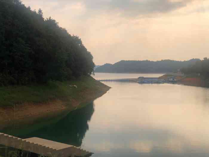 酒仙湖景区-"攸女仙境景点位于酒仙湖畔双子坳半岛,与