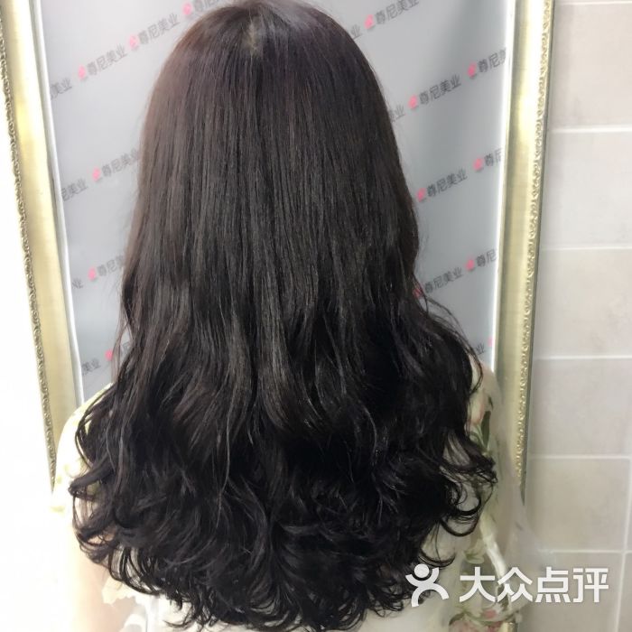 尊尼美业设计师贾利宁上传的图片