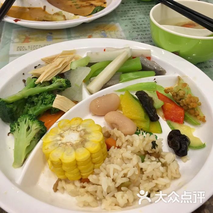 一素斋素食自助餐厅