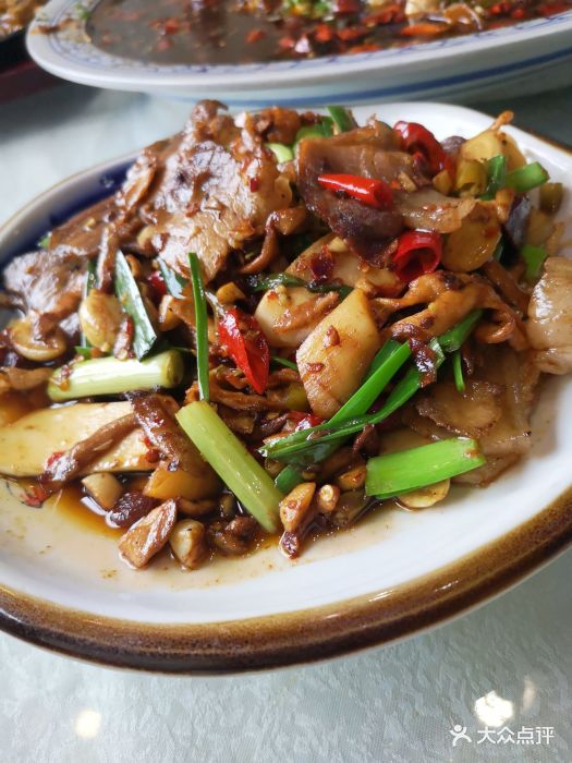 公司团建,周末在这边摘葡萄,午餐定的这里.-新