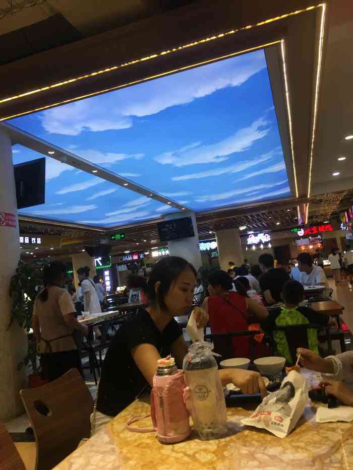 在石狮八七路的德辉广场的六楼. 基本上来这里的都会来这里吃一下.