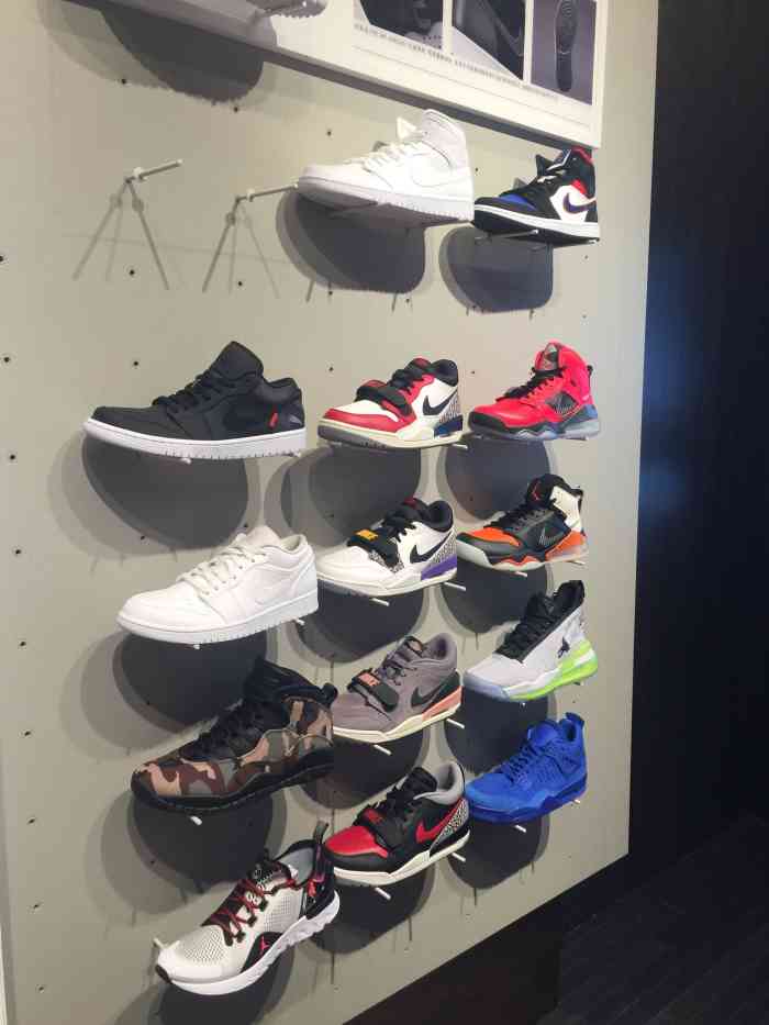 air jordan(老城根旗舰店)-"其实是非常想给负分的,但是由于他的头衔