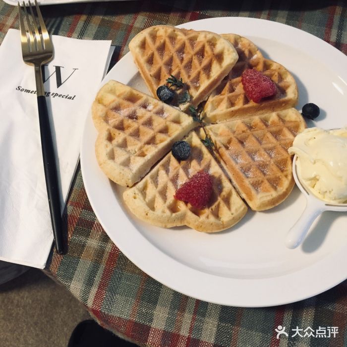 W猫咖霸王餐有效期内的最后一天赶去了。大