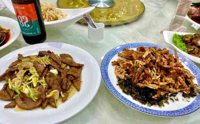 鸿宴饭庄(白孔雀店"路过唐山特意去尝尝 还不错 饭菜味道不错.