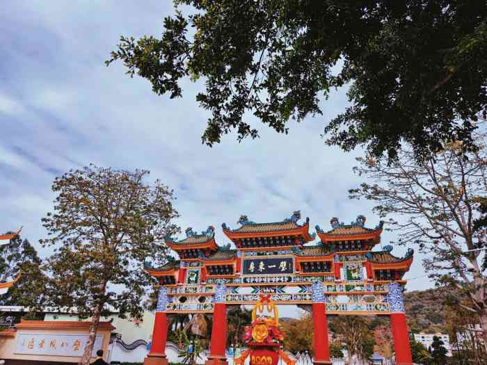 石壁山风景区-"栖云山上,云淡风轻,漱玉泉早已断流,不