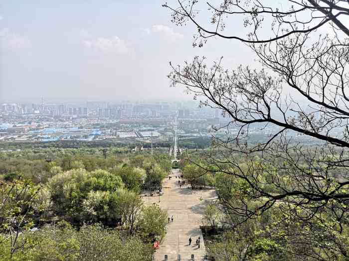 山顶公园-"山顶公园位于河南省平顶山市区北部3.5公.