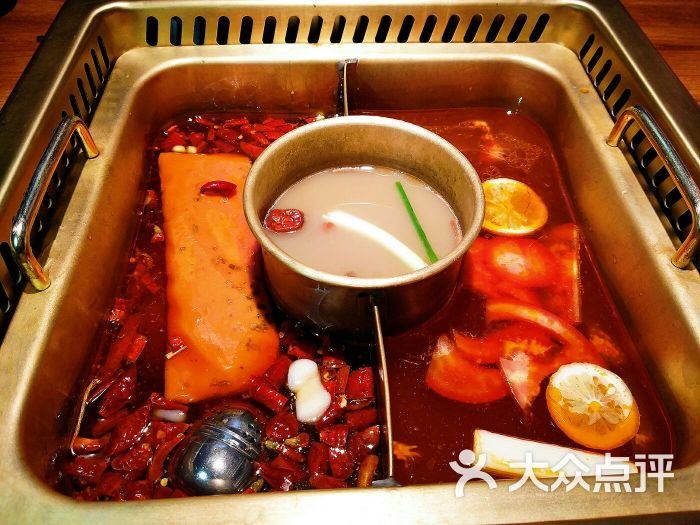 大渝火锅(夫子庙水游城店)番茄锅底加中辣锅图片 - 第1张