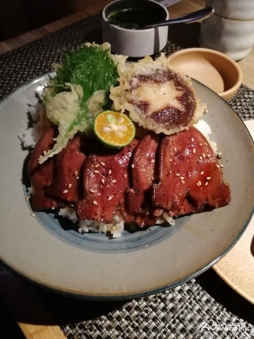 侠饭·寿司·丼饭(湖滨银泰in77店)香煎牛舌丼烧图片