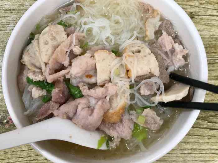 潮汕原味汤粉王「猪杂汤米粉」晚上不知道吃啥,来碗猪杂汤.