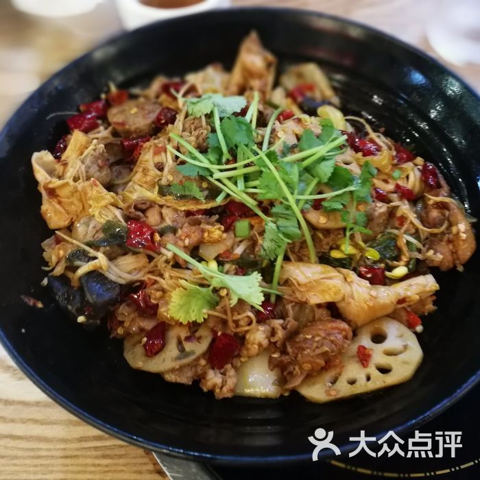 拾椒●麻麻香川味料理肥牛杂菜图片-北京川菜/家常菜