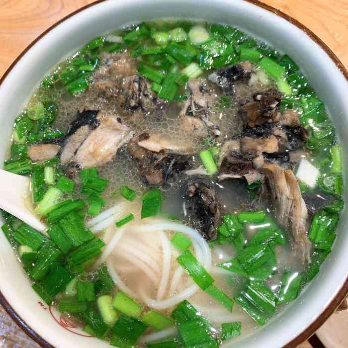 子宸什夹婆乌鸡米线(建设路店)