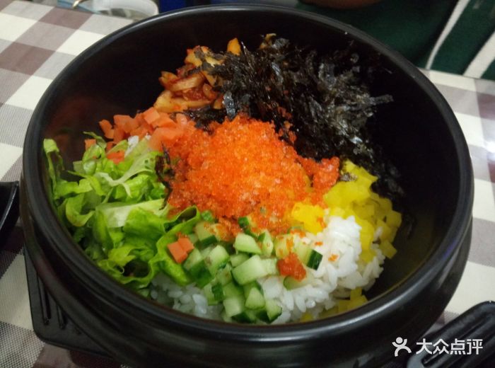 七彩鱼籽石锅拌饭