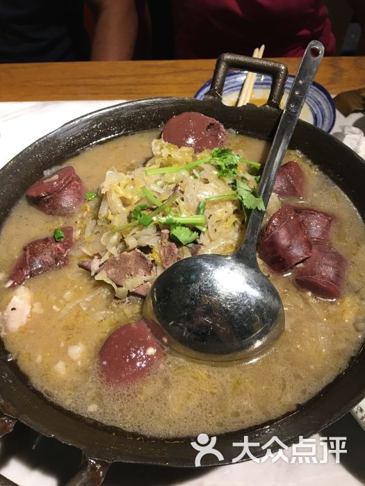 酸菜白肉炖血肠