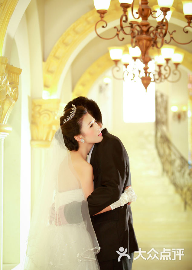 兰蔻新娘婚纱摄影_新娘婚纱图片