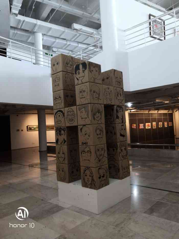 青岛雕塑艺术馆-"青岛雕塑园展览馆近期有抗击疫情的.