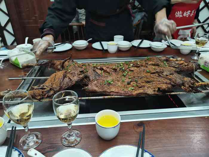 牧羊庄烤全羊"在公司附近的店,同事请客吃饭有,提前预订.