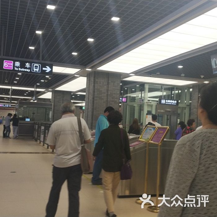 地铁六号线梅江会展中心站