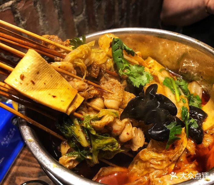 特色麻辣毛肚锅