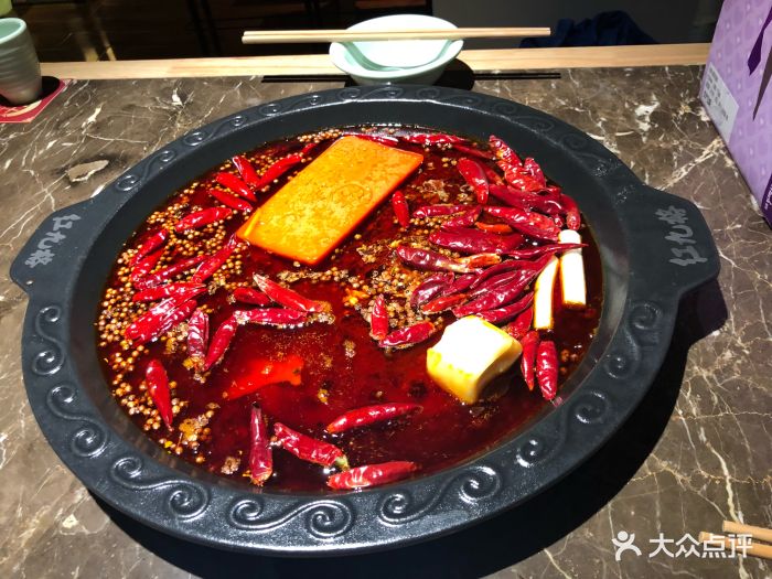 红九格老火锅(洪崖洞店)纯牛油红汤锅底图片 - 第191张