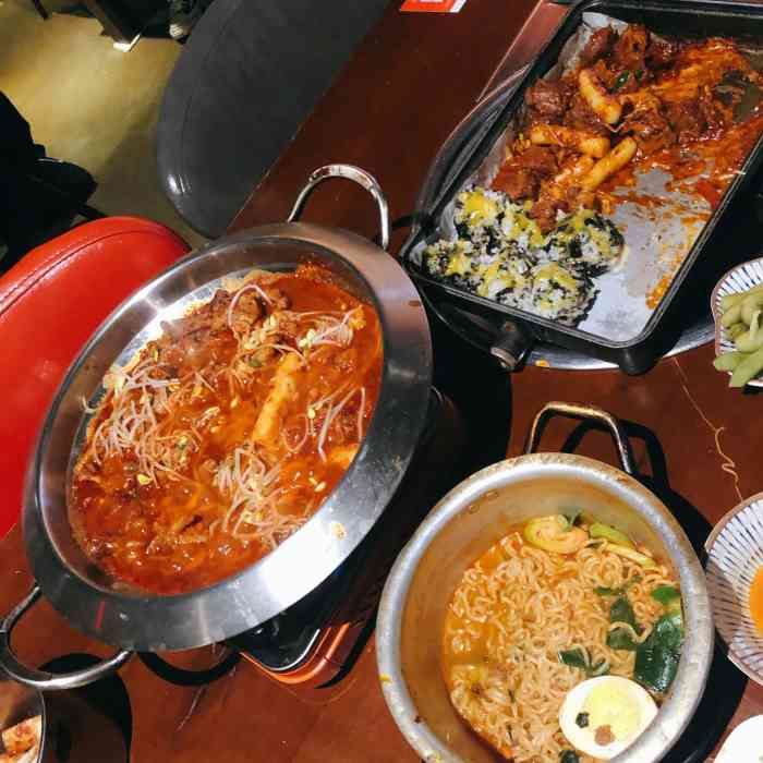 夜宵聚餐的首选地 每次聚会的第一反应都是去38线 鱼饼汤 海灵菇都是