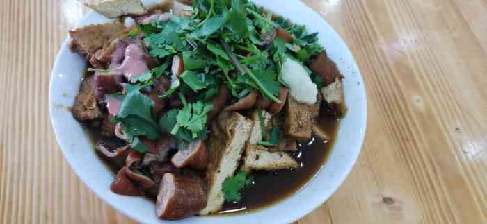 原肖村桥卤煮(清逸园店[薄荷]环境:就是一个卤煮小店,来的一.