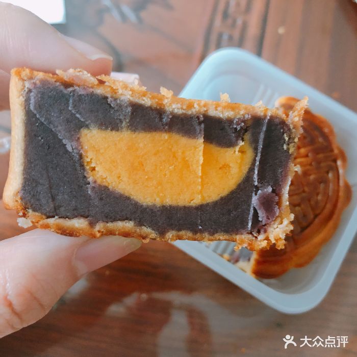 紫薯蛋黄月饼