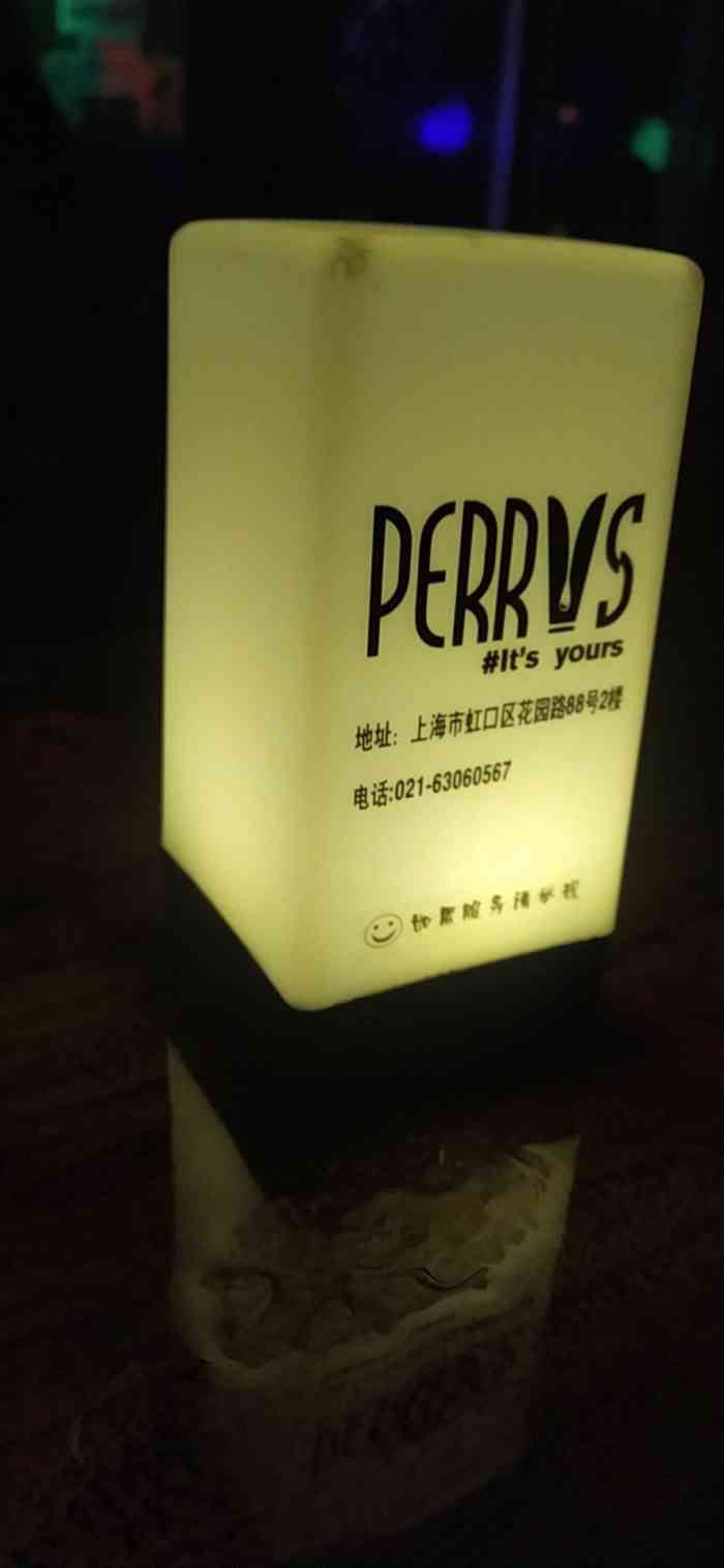 perry's(虹口店"好多年轻人啊!多年前常去他们家音乐学院.