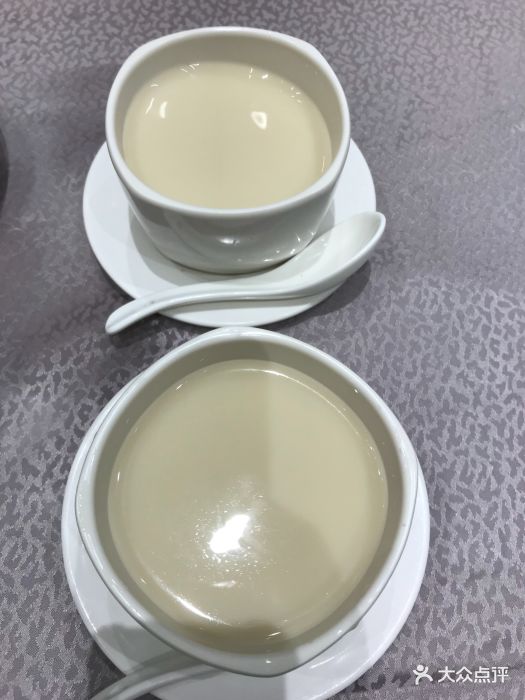 在附近聚打开大众点评随便挑一个粤菜酒.-海皇