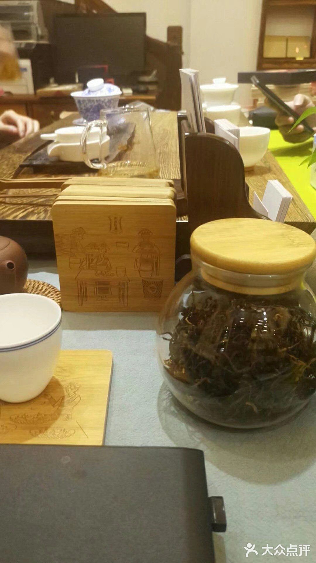 很早以前我朋友带我过来买茶喝茶