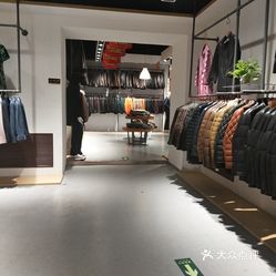 布恩斯特工厂店