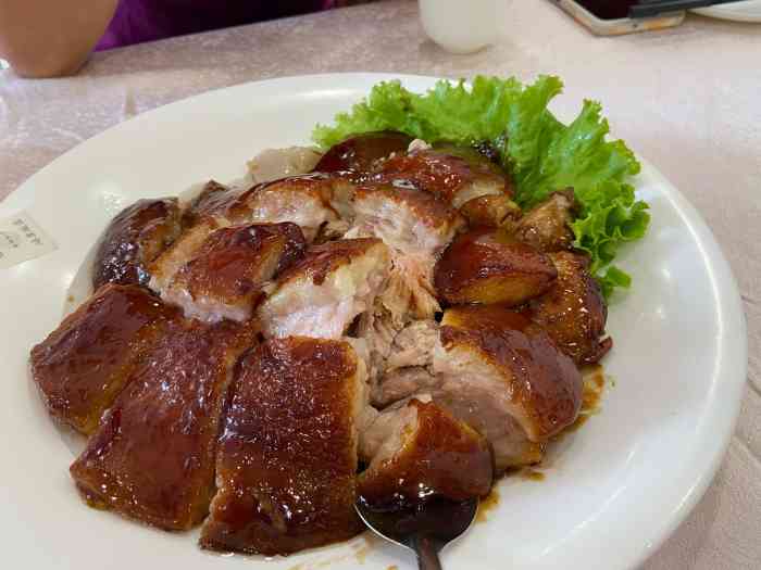 鸿宴饭庄(白孔雀店「鸿宴烧鸡」有点干,但味道还可以,很入.