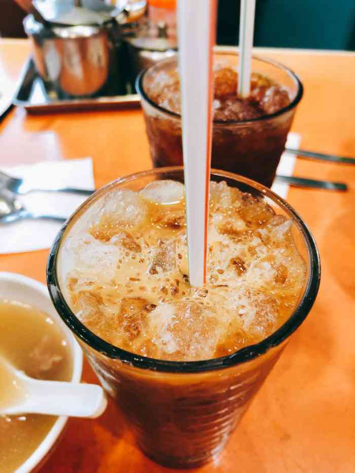 适香园茶餐厅"这家老字号装修后,格调好像有点不同,但我.