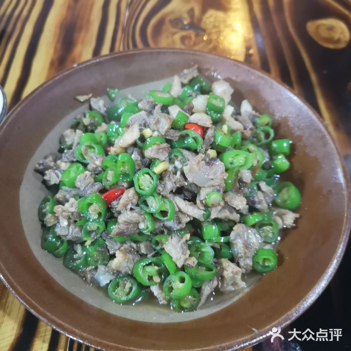 衡东土菜口味馆青椒削骨肉图片